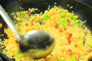 然后加入炒好的食材混合均勻，炒熟即可。出鍋前加少許黑胡椒、鹽和蔥花就可以啦?。。?>
					</div>
					<span>步驟 8/8</span>
					<p>然后加入炒好的食材混合均勻，炒熟即可。出鍋前加少許黑胡椒、鹽和蔥花就可以啦?。。?/p>
				</li>
		</ul>
	</div>
	</div>



<div   id=