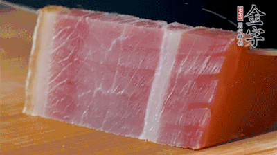 金字火腿切片。