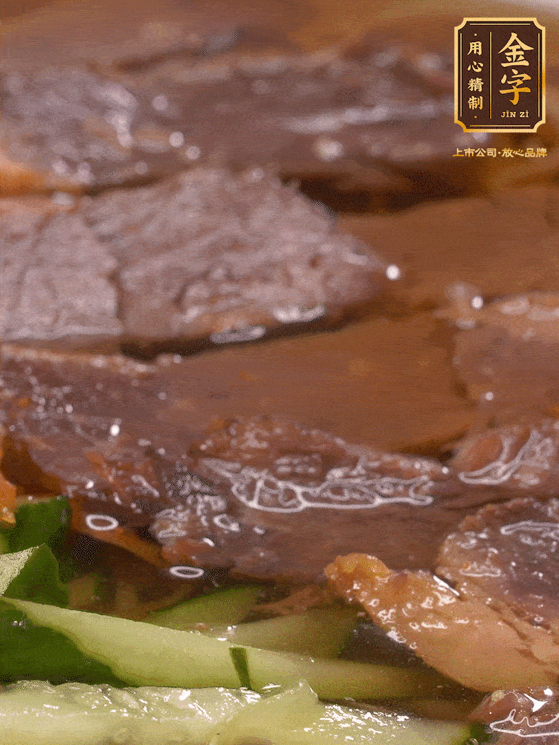 養(yǎng)麥冷面，涼水中清洗浸泡5分鐘，沸水中煮3分鐘，涼水漂洗沖涼