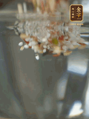 雜糧提前浸泡6小時(shí)，洗凈后下砂鍋