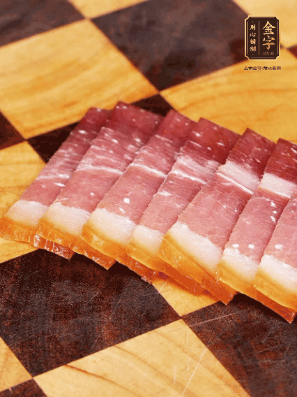 鮑魚處理干凈，金字火腿切片備用